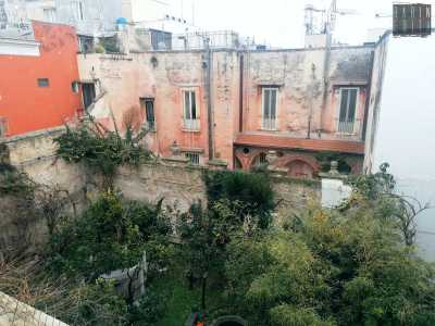Ci spostiamo infine nell�appartamento privato dei Sublimi, dal quale � possibile accedere allo spettacolare giardino pensile. Uno spazio di quasi 450 metri quadri realizzato nel 700 